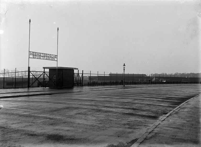 Katholiek Heemstede had naast R.K. sportverenigingen een eigen R.K. sportpark aan de Molenwerfslaan. Op 19 augustus 1932 opende burgemeester jonkheer J.P.W.