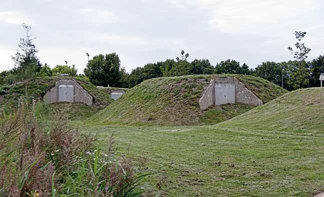 fort bij heemstede: bijzonder militair erfgoed De bunkers zijn nu te zien als opvallende groene bulten in het fortparkje.