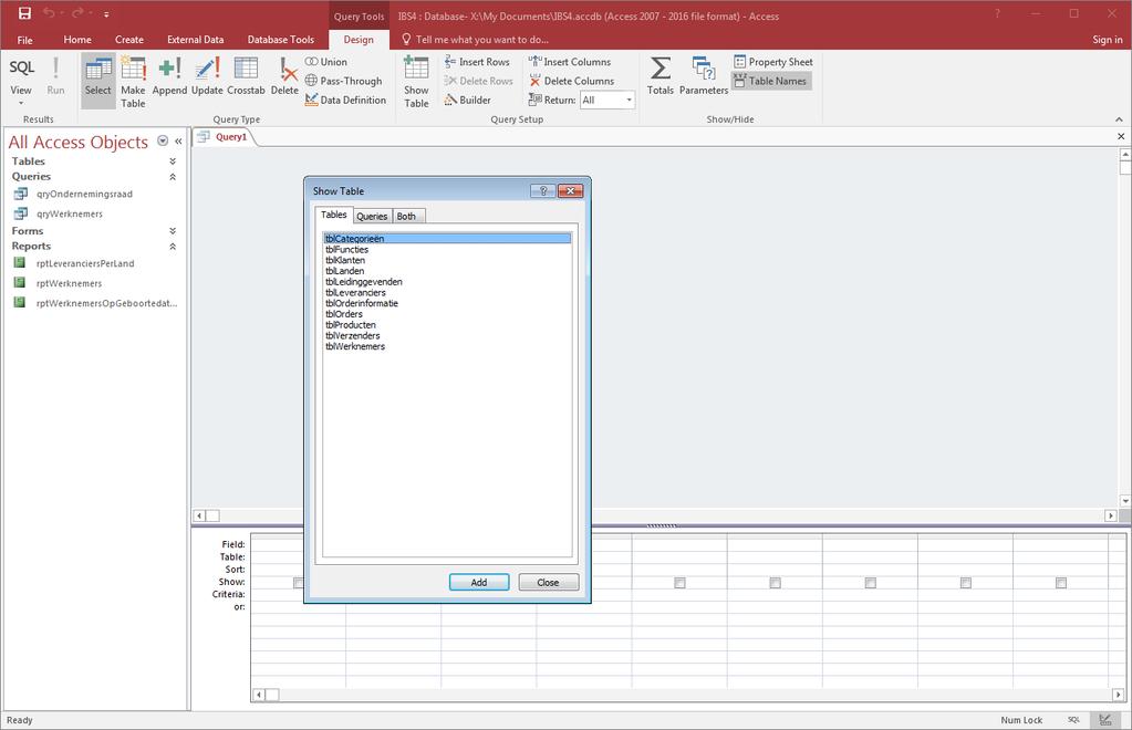 177 Een leeg venster Query1 verschijnt. U ziet tevens een venster Show Table.