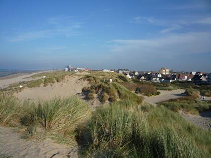 Het unieke aan dit strand, is het fenomeen van de getijden. Bij eb staat het water ver, heel ver... tot 600 meter. Dit gedeelte van het strand is ideaal voor alle soorten sport.