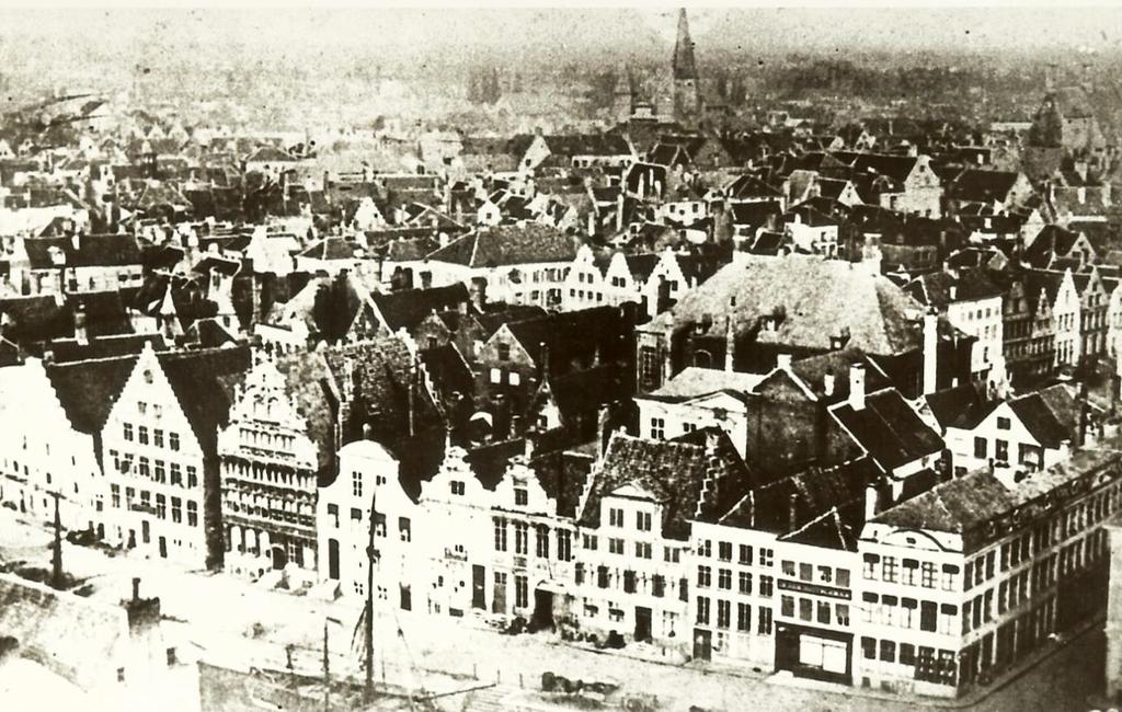 De Sterrestraat in 1897 gezien vanaf de oude St Michielsbrug nu staat daar het oude postgebouw.
