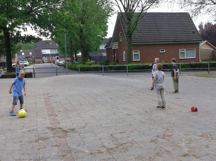 augustus 2016 Welkom in het nieuwe schooljaar! We wensen jullie een fijn jaar op CBS de Wegwijzer. Voor u ligt de schoolkalender met veel praktische informatie voor dit nieuwe schooljaar.