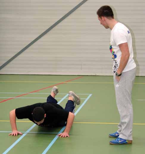 T O P i c En doorgaan! zelfverdedigingtechnieken zoals dit bij allerlei weerbaarheid- en verdedigingsinstituten en vechtsportclubs, -scholen en -verenigingen plaatsvindt.