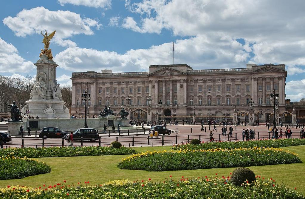 Toen de Tweede Wereldoorlog uitbrak in 1939, besloten koning George VI en zijn vrouw om in Londen te blijven en niet naar