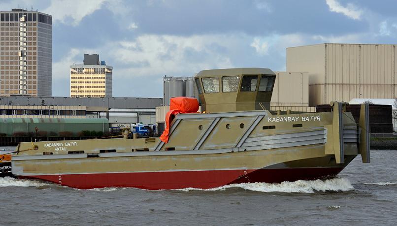 KABANBAY BATYR, IMO 9841031, duw- sleepboot 8-12-2017 te water gelaten door de drijvende bok MATADOR 2 bij Casco & Sectiebouw Rotterdam B.V.