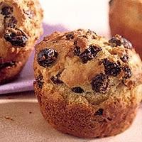 Dag 7: ontbijt muffins met rozijnen 2 handjes rozijnen 1/3 kop kokosmelk 1 ei 1 soeplepel gemalen lijnzaad 2 soeplepels bruine suiker 1/2 kop zemelen 1/2 kop bloem 2 theelepels bak poeder snuifje