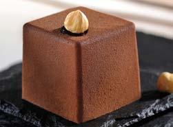 Kubus chocolade hazelnoten Cube chocolat noisette ref: 70107 12 x 80 g 5,2 x 5,2 cm Pure chocolademousse, crème met hazelnoten biscuit cacao.