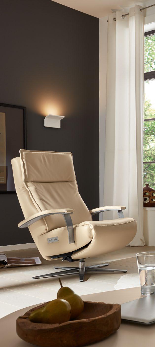 Eindelijk eens ontspannen! Enfin un moment de détente! Informatie MR 251 De bijpassende relaxfauteuil bij het bank- en schakelprogramma MR 250 verwent u met een verrassend comfort.