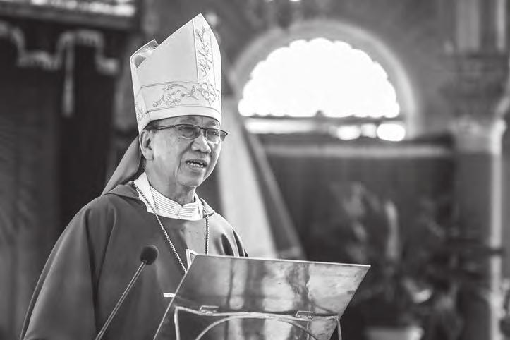 Aloysius Soedarto, aartsbisschop van Palembang Indonesië, in prachtig paars gewaad, de liturgische kleur van de veertigdagentijd, mocht een behoorlijk gevulde kathedraal toespreken in het Engels en