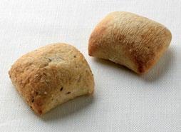Ouderwets broodje met noten Petit pain ancien noix ref:34500 120 x 57 g Basis van het ouderwetse broodje met 7,25% gebroken stukken walnoot.