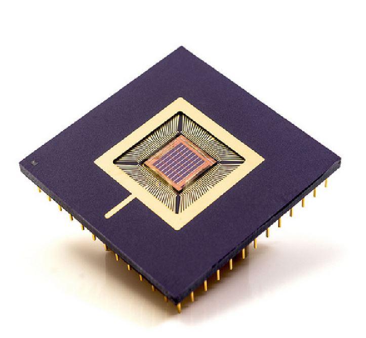Imecs neuromorfische chip, ontwikkeld door onderzoekers van zowel de betrouwbaarheids- als de computerarchitectuurgroep.