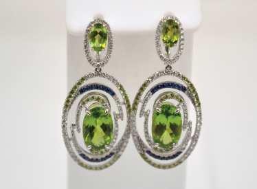 80 kt, peridoten en kleurstenen - 18.7 g bruto 84 600,00/700,00 Breloque en or jaune 18 ct sere d 1 diamant taille poire +/- 0.