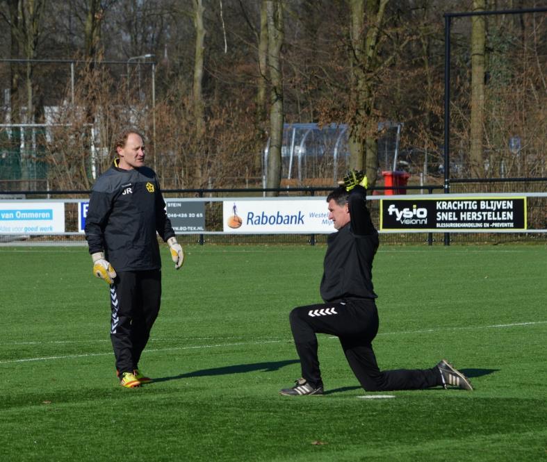 En dan zeen veer alwaer aan ut einde van dit versjlaag gekomme. De goeie laezer haet de rooje droad in dit versjlaag vas al ontdek: keepers.