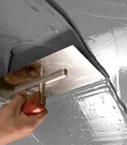 Voor het verkleven van keramische bekleding in vloerbereik bij sterk thermische of mechanische belasting zoals bv. op balkons en terrassen. Laagdikte: als afdichting ± 2 mm, als kleefmortel ± 8 mm.