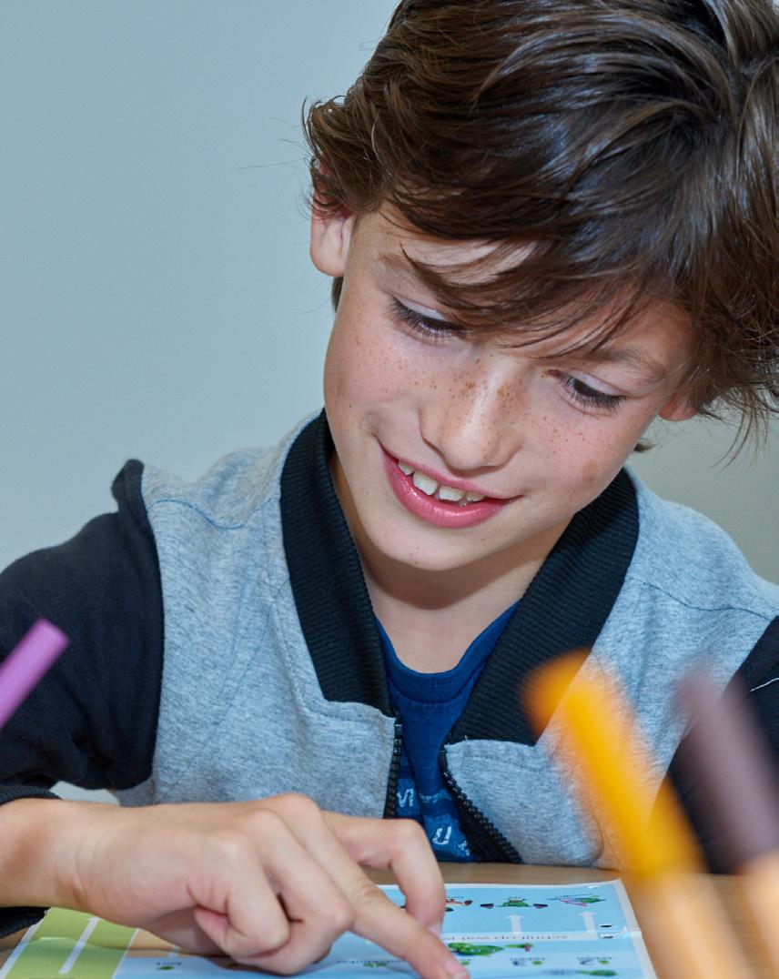 Werk aan het woord Voor kinderen vanaf groep 6 die moeite hebben met werkwoordspelling Wanneer schrijf je nu een d, t of dt aan het eind van een werkwoord?