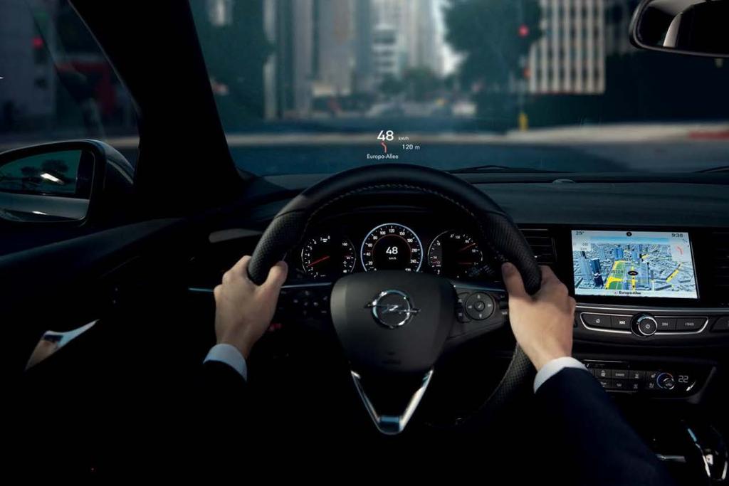 De geavanceerde assistentiesystemen van Opel maken gebruik van radar, camera s en sensoren om de omgeving rondom de Insignia te scannen : Rear Cross Traffic Alert 1.