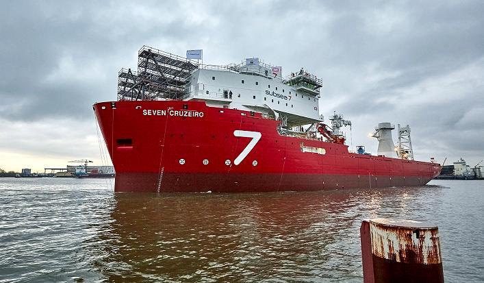 te Krimpen a/d IJssel onder bouwnummer IHC Offshore Krimpen 732, 23-11-2015 vertrokken van de werf op de proefvaart onder Nederlandse vlag, 29-11-2015 terug in de Heysehaven, 5-1-2016 (e) opgeleverd