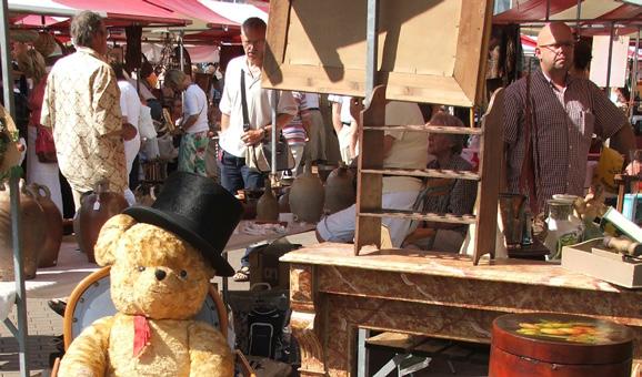 Centrum Hoenderloo HONING- EN BIJENMARKT Zaterdag 23 september Centrum Ugchelen NAZOMERFEEST KONINGINNELAAN