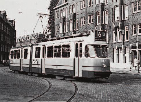 Men moderniseerde door het aanschaffen van nieuwe drieassige trams en het verbouwen van een aantal tweeassers.