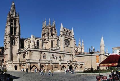 Pamplona is de hoofdstad van de regio Navarra en een typische, temparamentvolle Spaanse stad. Hier bezoeken we onder meer de kathedraal en de historische binnenstad.
