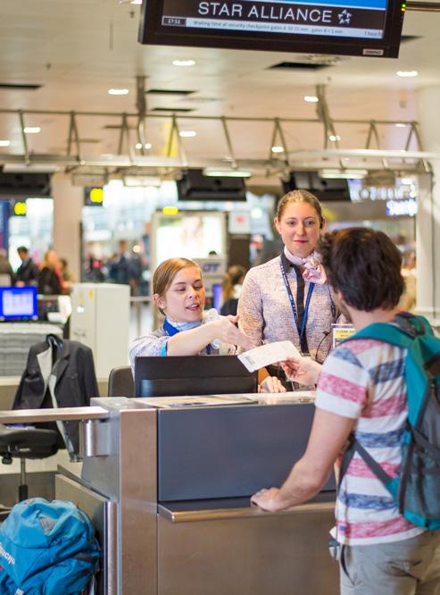 STAP 3 CHECK-IN De check-in voor alle luchtvaartmaatschappijen vindt plaats in de vertrekhal op niveau 3 (Departures).