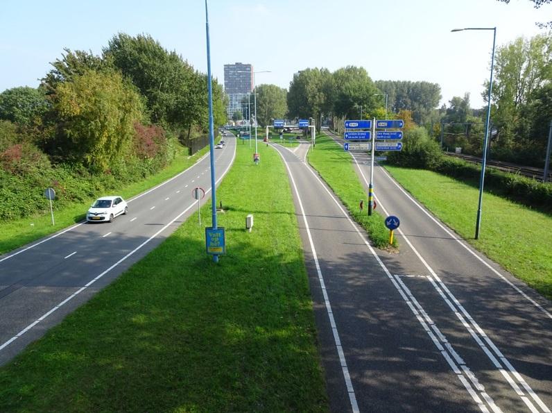 De bermen langs het spoor en de