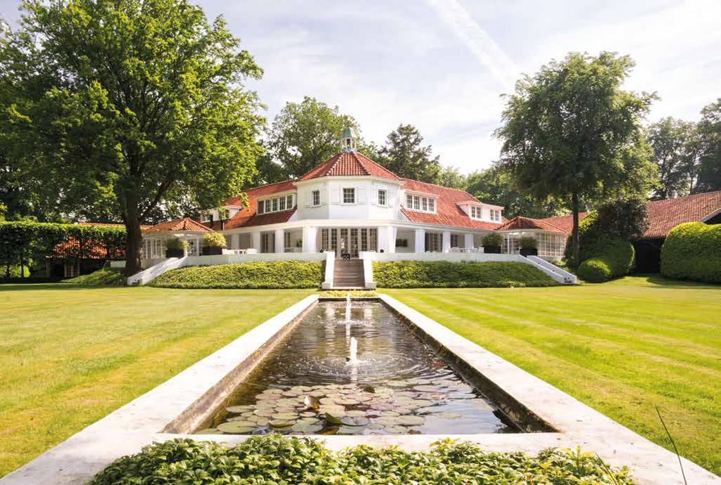 vinden zijn. De villa ademt karakter en historie. Het huis, luisterend naar de naam Villa Bergerac, en ontworpen door architect J.H.W.