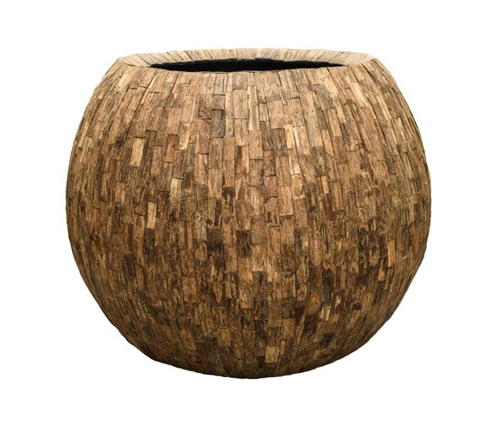 A range of materials such as banana leaf, rattan, teak wood, FSC wood, braided rope, finely ground forest residues, shells and coconuts are used for our collection of natural planters.