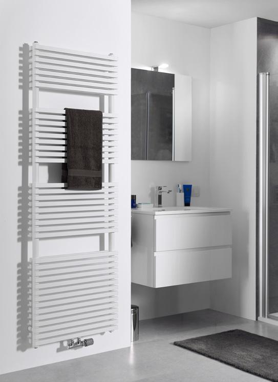 Deze handdoekradiator is er in wit en zwart mat waardoor de radiator kan opgaan in uw badkamerinterieur of de perfecte blikvanger kan vormen.