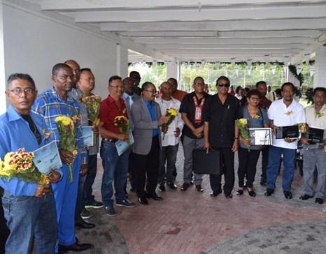 Op 30 december 2016 heeft de MAS dertien jubilarissen in de bloemetjes gezet voor 35, 30, 25, 20