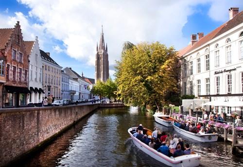 Strolling along Bruges alleys, picturesque canals and verdant ramparts you cannot but