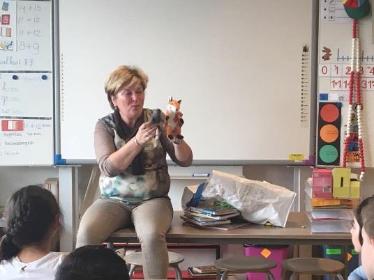 Boekenhelden Op dinsdag 10 april kwam juf Jenny van de bieb langs in groep 3.