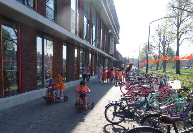 Groep 6 heeft in de sporthal van de Blokweer en het zwembad verschillende activiteiten gedaan, zoals BMX, bootcamp,