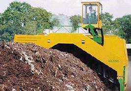 Sistem de aerare Utilaj special pentru umezire şi întoarcere a compostului Din procesul de compostare rezultă compostul, produs ce contribuie la îmbunătăţirea structurii solului.