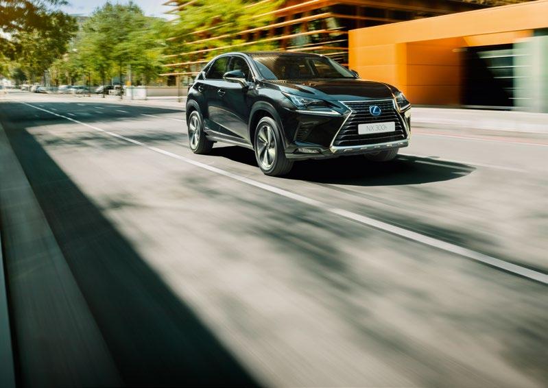 LEXUS NX 300h APART, POLYVALENT, MEESLEPEND DE NIEUWE LEXUS NX 300h Met zijn opmerkelijke en originele vormgeving zet de nieuwe Lexus NX 300h de toon.