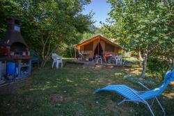 Tent Coton Lodge Nature 1/4 Pers. Beleef het echte campingleven (tot 4 personen, 2 slaapkamers, een grote woonkamer en een groot overdekt terras).