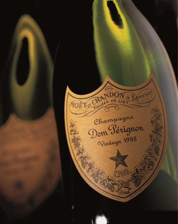 ...) restsuiker & 12% alcohol Négociant Manipulant NM Consumentenprijs: 48,50 (Verlinden) Champagne Dom Pérignon 2006-55% Pinot Noir: Bouzy / Aÿ / Verzenay / Mailly - 45% Chardonnay: Cramant /