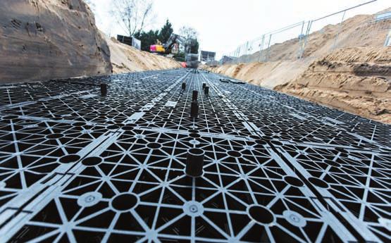 Om de legerplaats van voldoende water te voorzien werd een aquaduct gebouwd en een dwarsgeul gegraven die over het terrein van de