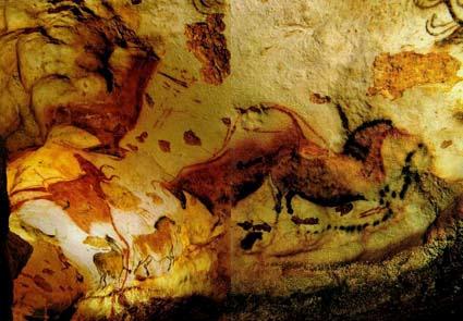7.3 Grotten Lascaux De belangrijkste prehistorische bezienswaardigheid in de Perigord is zonder meer de grot van Lascaux met de prachtige rotstekeningen die waarschijnlijk 15.000 jaar of ouder zijn.