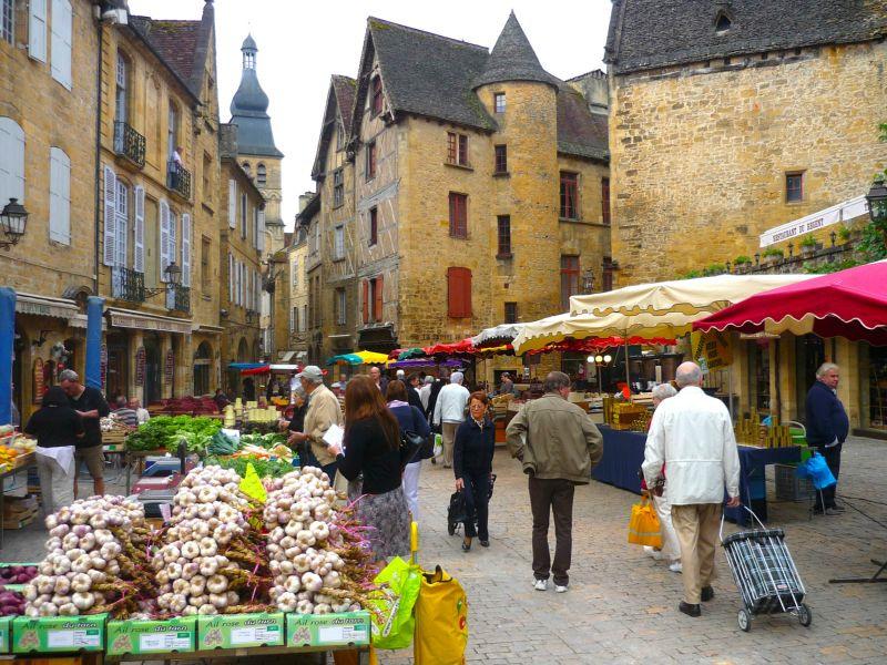 Sarlat De Périgord Noir omvat twee van de mooiste valleien: De vallei van de Dordogne, die zich uitstrekt van Carlux tot Siorac en Perigord.