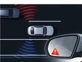 Standaarduitrusting en opties. Veiligheid en assistentiesystemen Dodehoekassistent De dodehoekassistent maakt een van de grootste gevaren in het verkeer zichtbaar: voertuigen in de dode hoek.