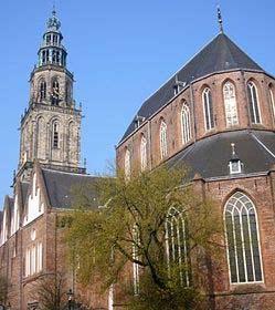 In deze zogenaamde Catechismus-in-Groningen diensten vormt een moderne catechismus (Beknopt vraag & antwoordboekje) de leidraad. Op de vierde zondagavond van de maand zijn er Woordzoekersdiensten.