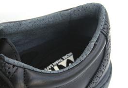 .. Toutes les dernières technologies MTS et des matériaux de grande qualité pour des chaussures de sécurité type classique chic, spécialement conçues pour les hommes qui travaillent en costume.