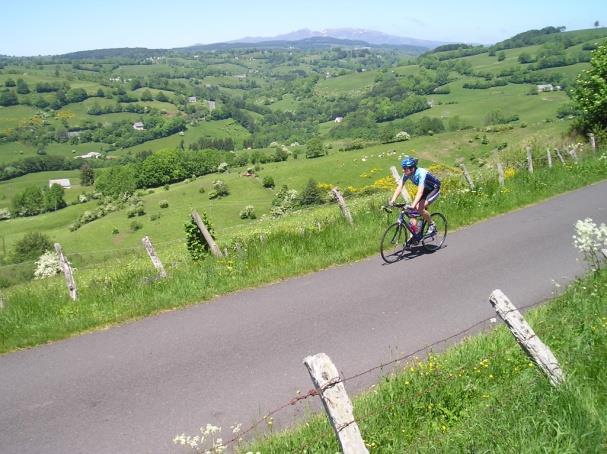 Etappe 6: Apchon (1.065m) - Le Mont-Dore (1.055m) De mogelijke afstanden Afstand Klimmen Dalen Klimindex 70 (69 km) 1.380m 1.390m 2.000m 80 (78 km) 1.855m 1.865m 2.380m 85 (83 km) 1.920m 1.930m 2.