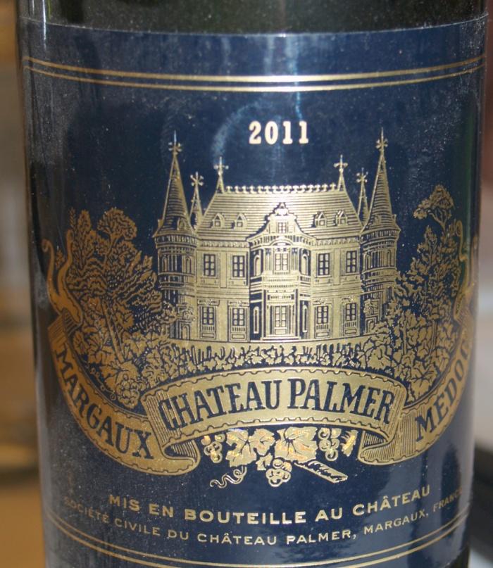 Château Palmer 2011 De wijnmakers moeten veel talent hebben om in een regenachtige zomer een krachtige wijn te produceren De wijn is donkerrood,veel vette tranen, cassis en krieken, rood fruit en