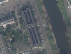 3. IederZon Amsterdam Kerninformatie De specificaties van het Zonnestroomsysteem van IederZon Amsterdam zijn als volgt: Locatie: Zonnepanelen: Garantie zonnepanelen: Omvormers: Garantie omvormers: