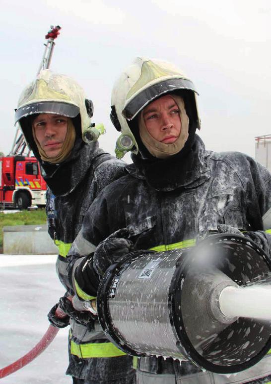 Brandweer De brandweer[m/v] alle Vlaamse brandweerlieden bereiken. Dat betekent dat uw boodschap 12 000 brandweerlieden bereikt!