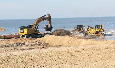 7 KLIFFEN OP HET STRAND kust De voorbije maanden kreeg onze kust af te rekenen met een aantal zware stormen.