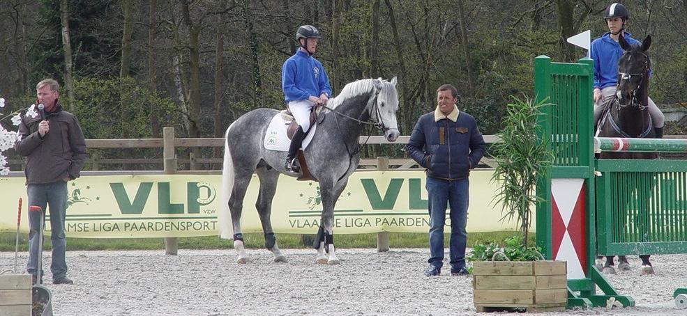 discipline worden uitgenodigd voor een stage met Jeroen Devroe voor de dressuurruiters en de jumpingjeugd mag een dagje op bezoek bij Jos Lansink.