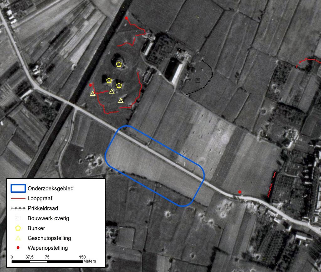 Ook bevestigen de luchtfoto s de aanwezigheid van een militair verdedigingswerk ter plaatse van de huidige Zandweg 40: Figuur 2 Luchtafweerbatterij in landbouwvelden